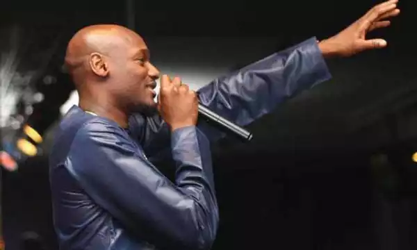 Strange! 2baba Performs On A Stretcher In Recent Concert (Photo/Video)